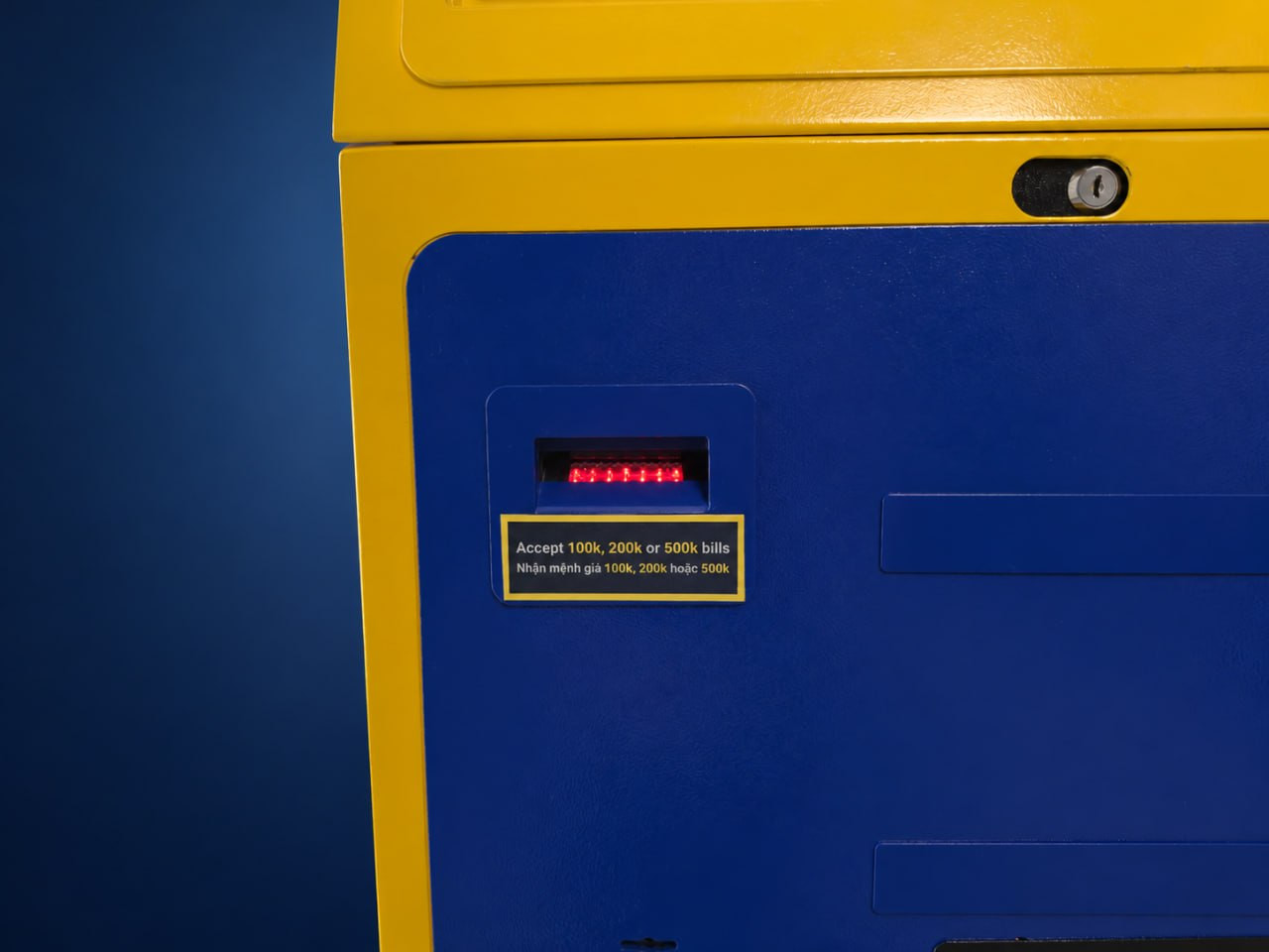 Close-up of the Gustav I bill acceptor and lock in the blue and yellow cabinet